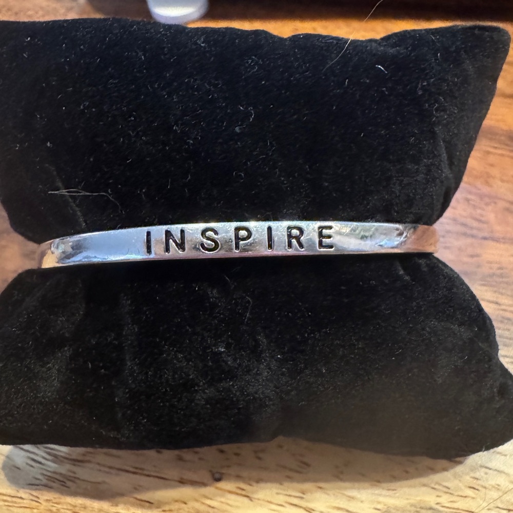 NEW Silver 'Inspire' Bracelet 6 inches. Beautiful well made Top Shelf bracelet